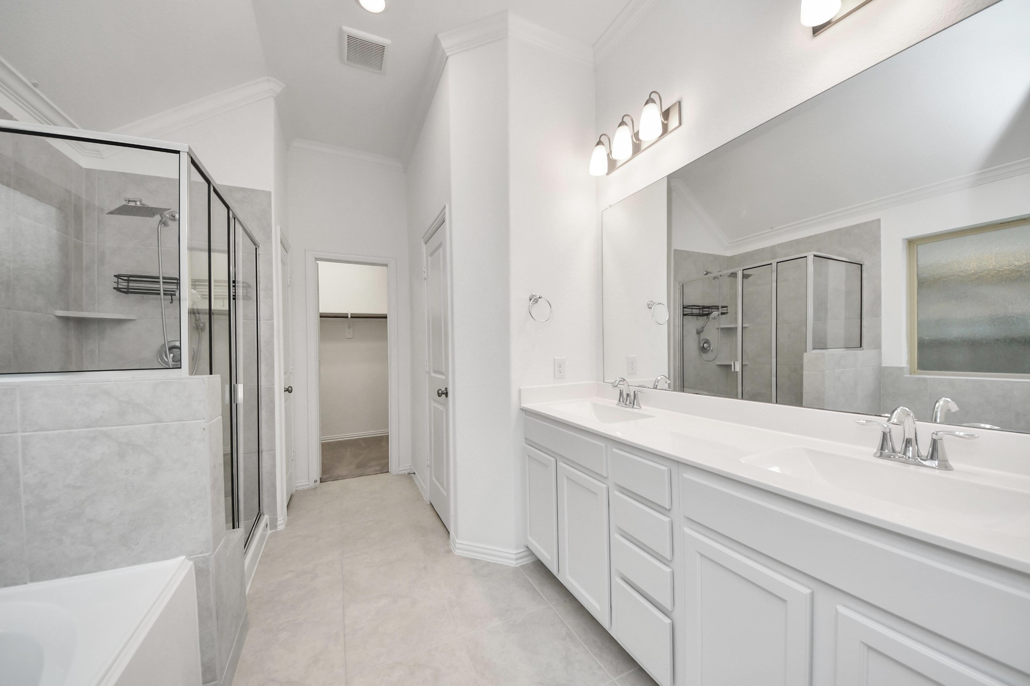11918 Red Admiral Road Humble, TX 77346 - Photo 23 of 50 Primary Bathroom