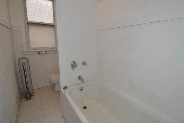 $1,900 | 1917 West Winnemac Avenue, Unit 2, Chicago, IL 60640