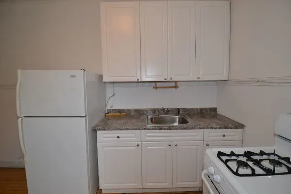 $1,900 | 1917 West Winnemac Avenue, Unit 2, Chicago, IL 60640