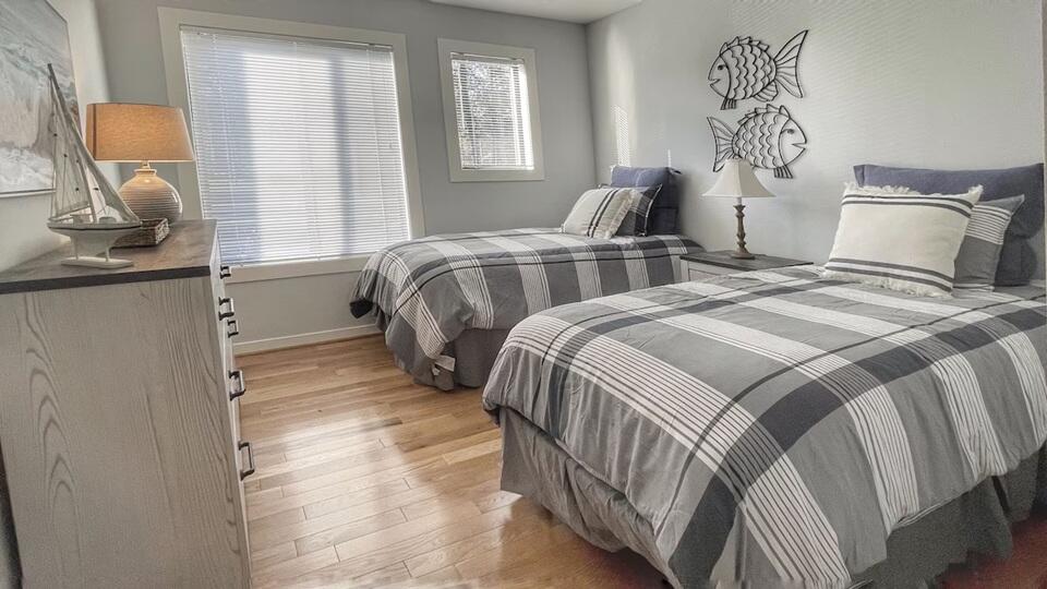 290 Sailors Cove Drive, Unit 405 Moneta, VA 24121 - Photo 8 of 22 a bedroom with two beds and painting on the wall