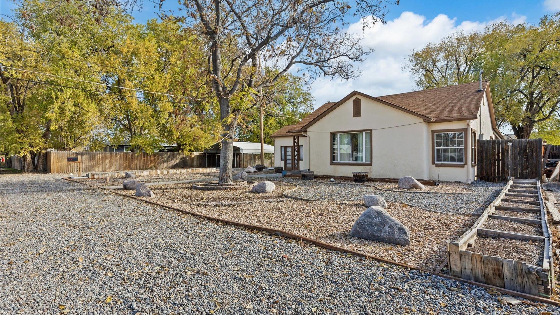 1055 Glenwood Drive Grand Junction, CO 81503 - Photo 2 of 27 a front view of a house with a yard