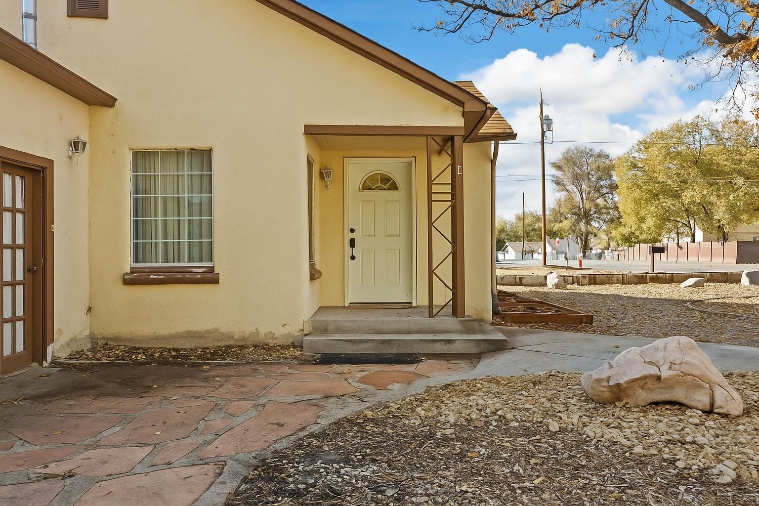 1055 Glenwood Drive Grand Junction, CO 81503 - Photo 24 of 27 a front view of a house