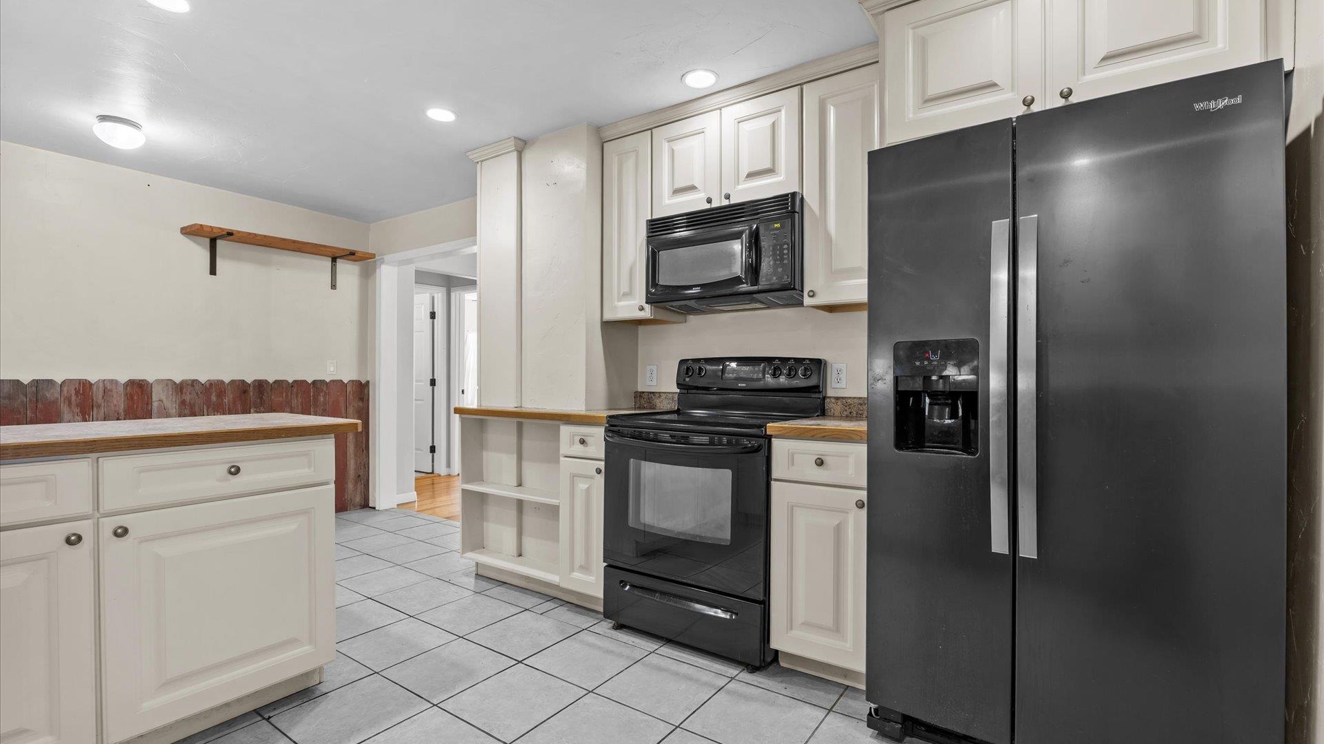 1055 Glenwood Drive Grand Junction, CO 81503 - Photo 9 of 27 a kitchen with stainless steel appliances and refrigerator