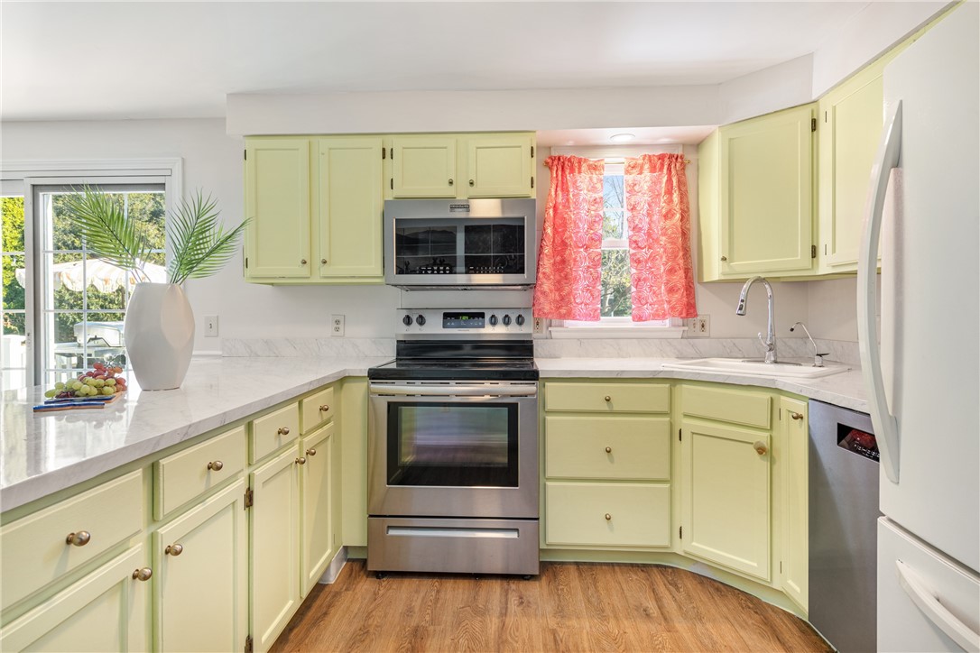20 Samson Lane Middletown, RI 02842 - Photo 25 of 50