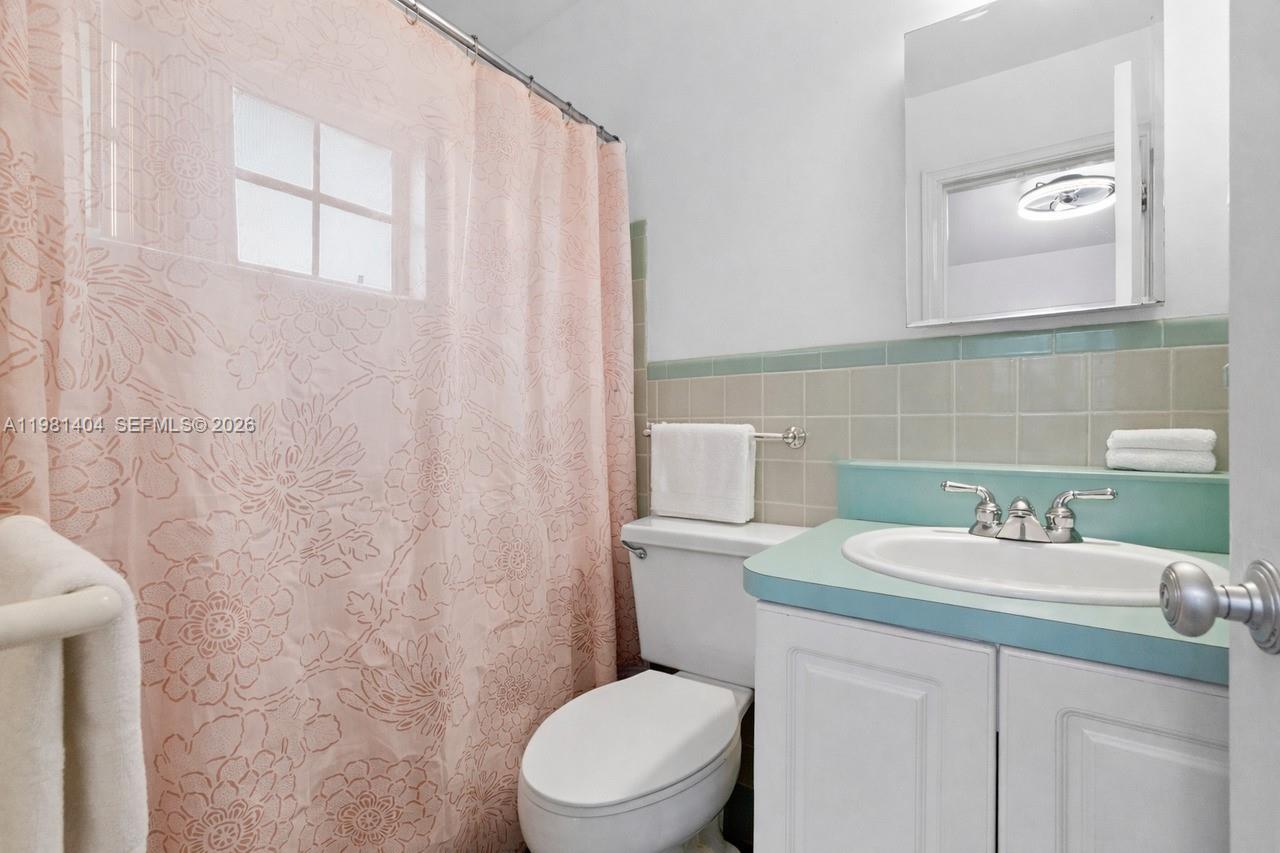 7870 Southwest 98th Street Miami, FL 33156 - Photo 14 of 27