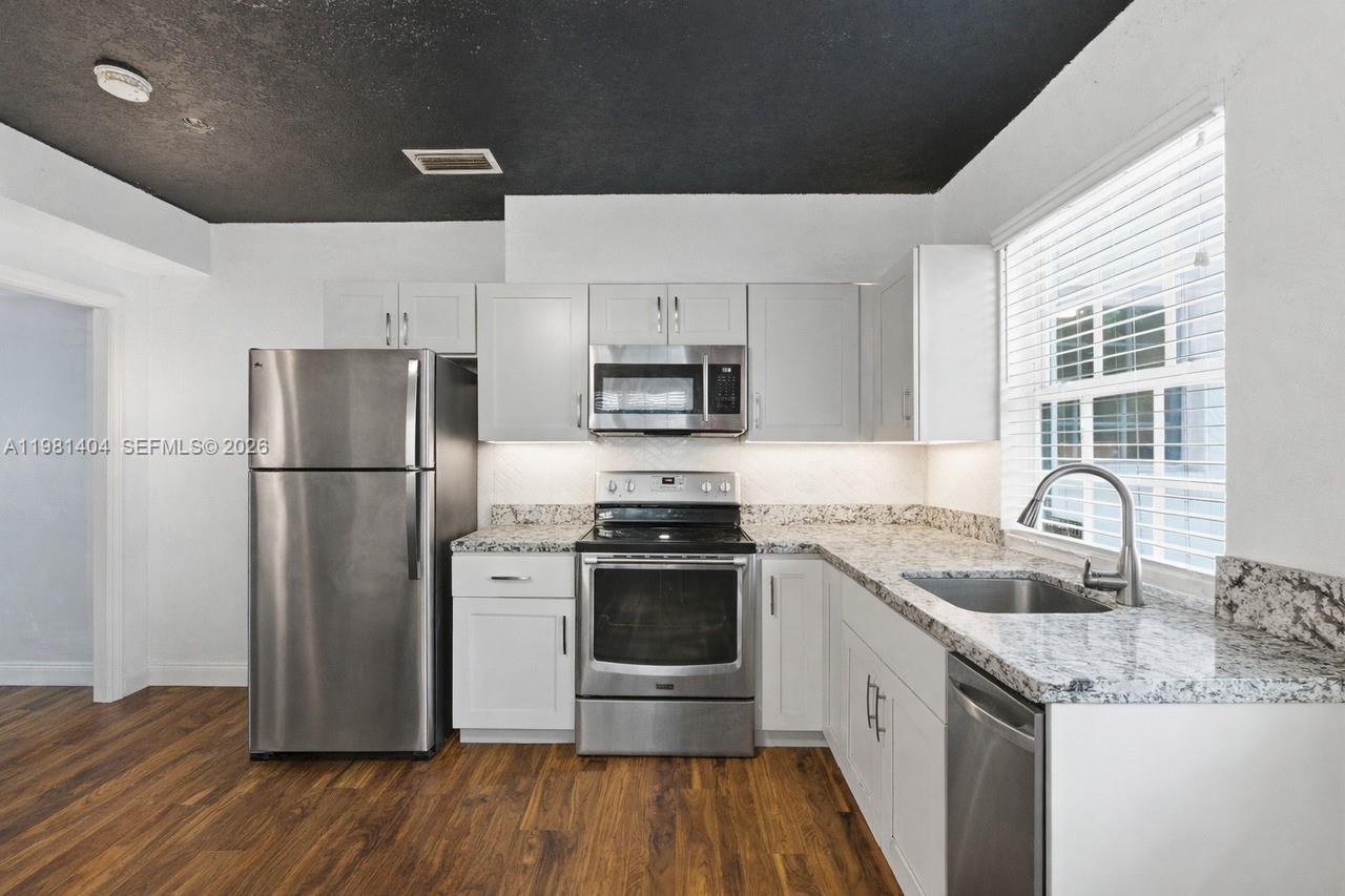 7870 Southwest 98th Street Miami, FL 33156 - Photo 21 of 27
