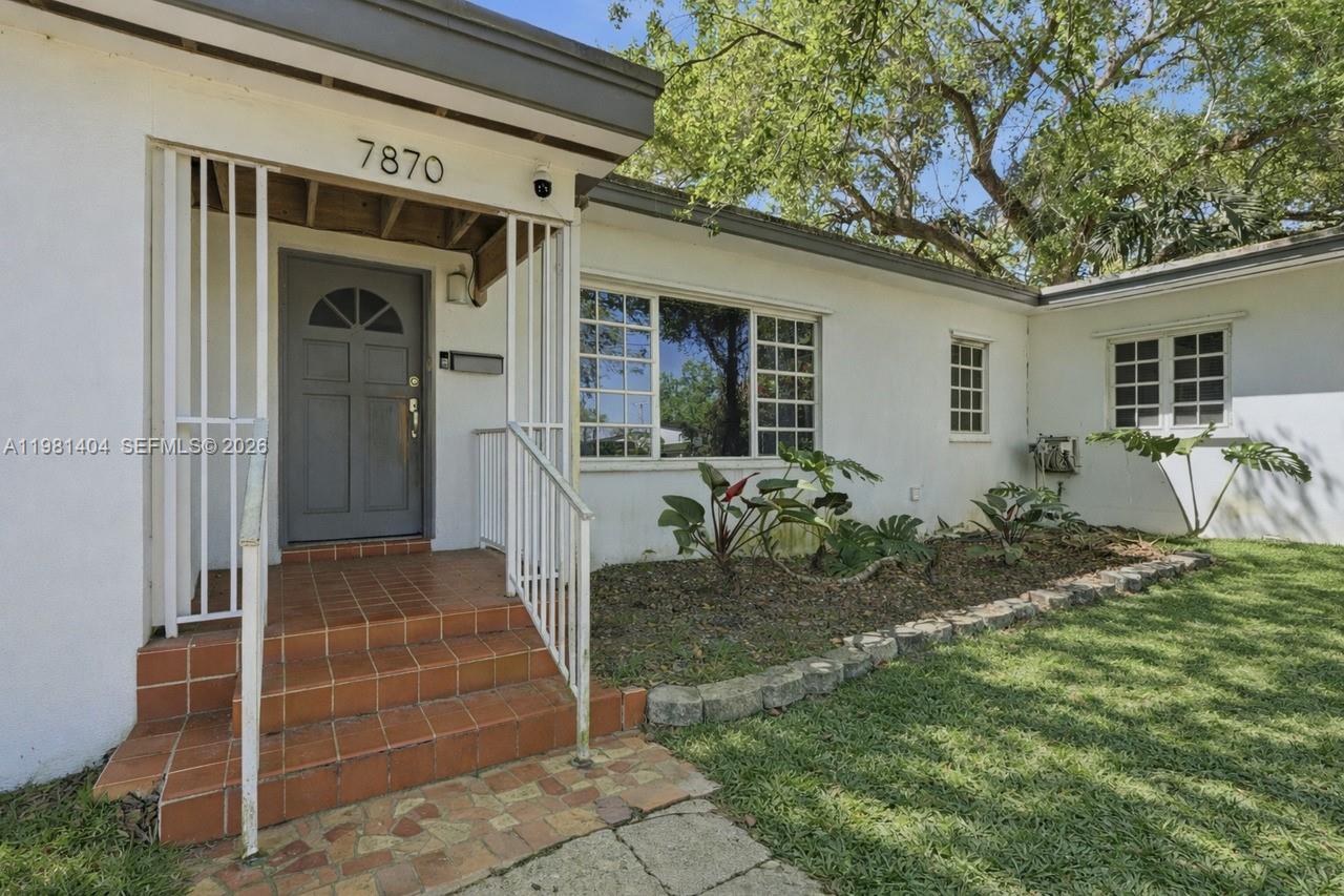 7870 Southwest 98th Street Miami, FL 33156 - Photo 4 of 27