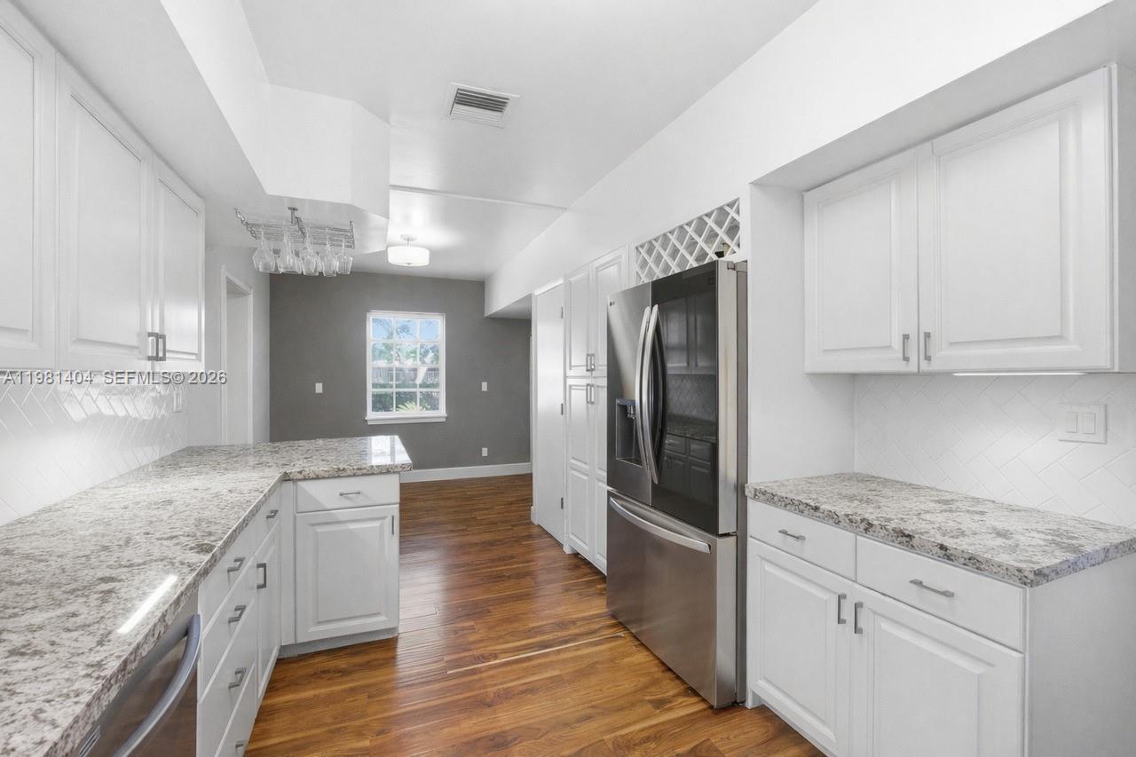 7870 Southwest 98th Street Miami, FL 33156 - Photo 6 of 27