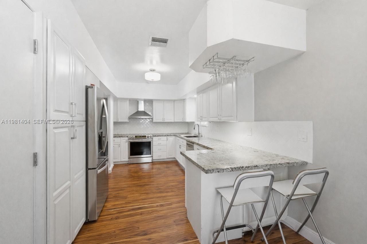 7870 Southwest 98th Street Miami, FL 33156 - Photo 7 of 27