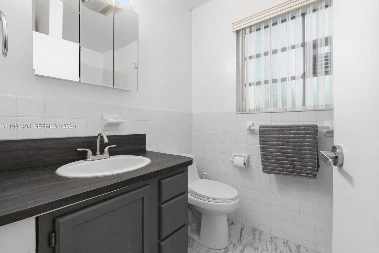 7870 Southwest 98th Street Miami, FL 33156 - Photo 10 of 27