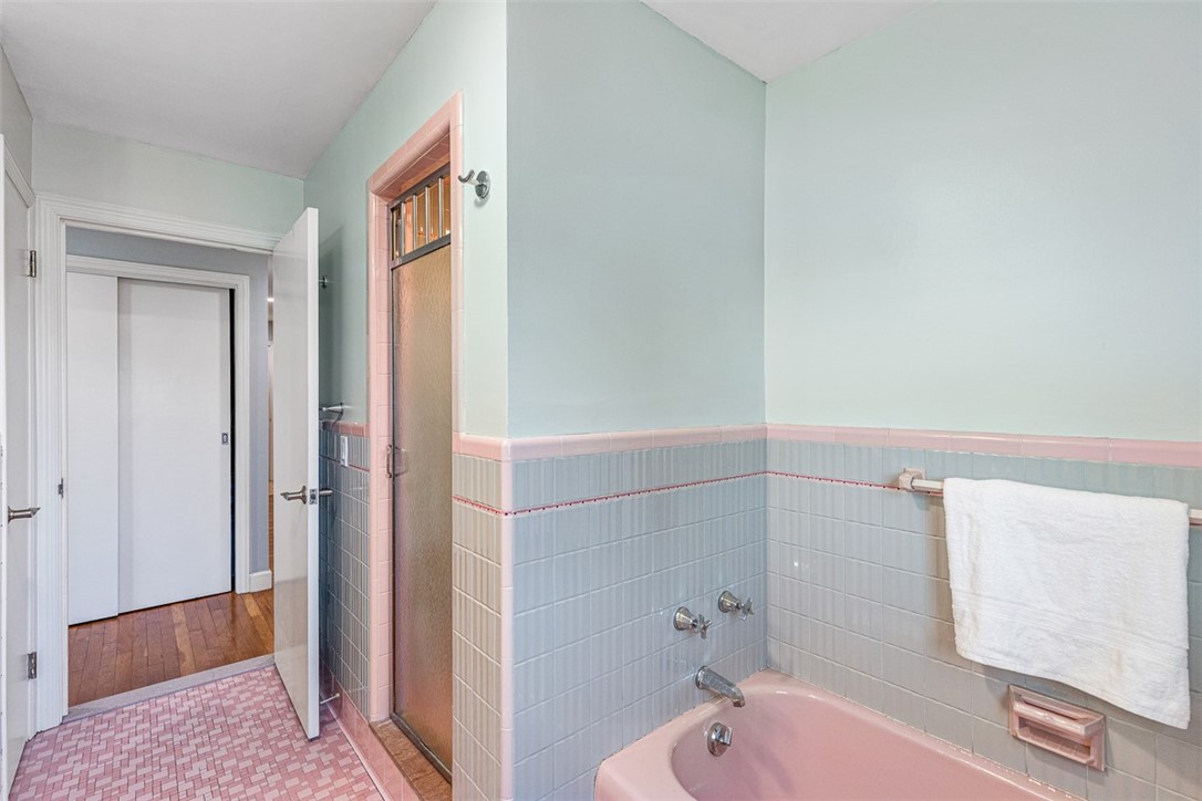 71 Primrose Hill Road Barrington, RI 02806 - Photo 33 of 49 Separate tray and pink tiled shower