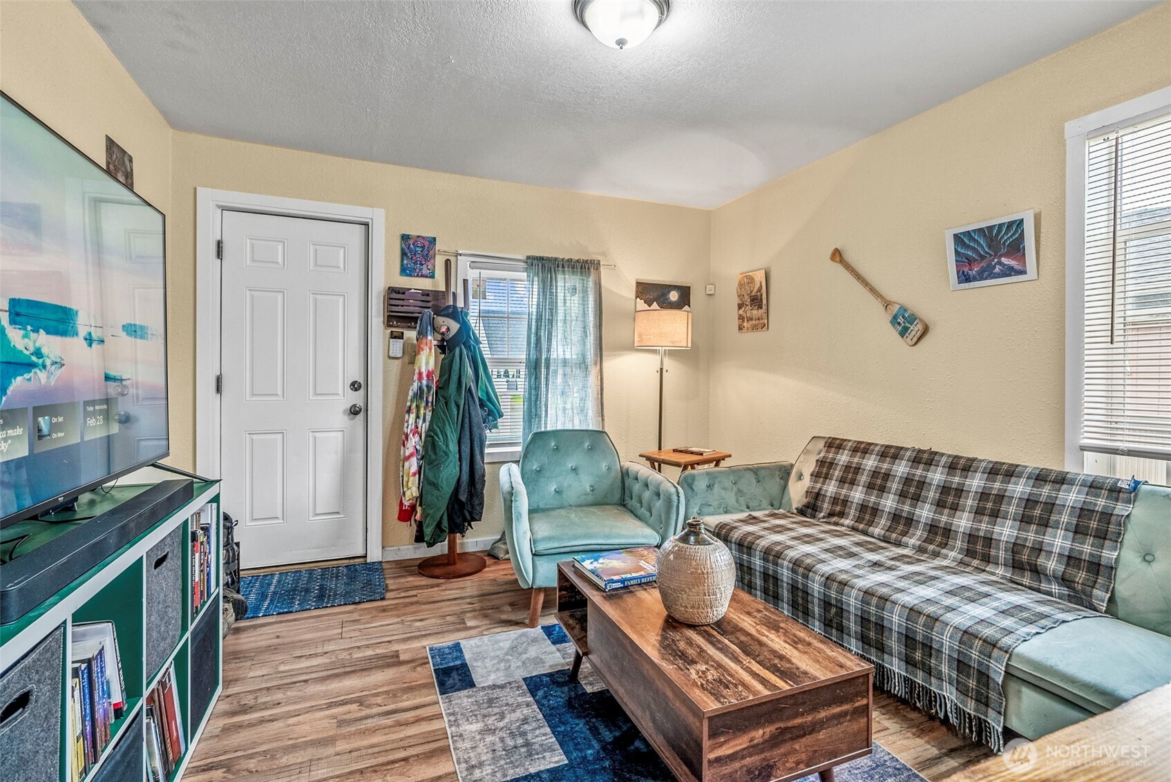 268 25th Avenue Longview, WA 98632 - Photo 3 of 15 a living room with furniture and a rug