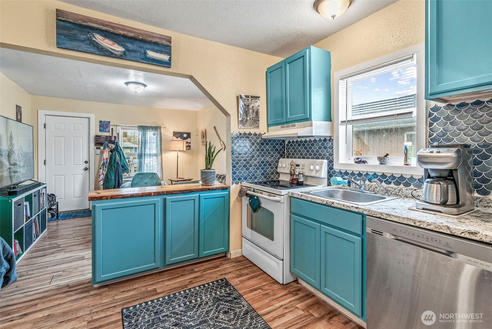 268 25th Avenue Longview, WA 98632 - Photo 8 of 15 a kitchen with granite countertop a sink and cabinets