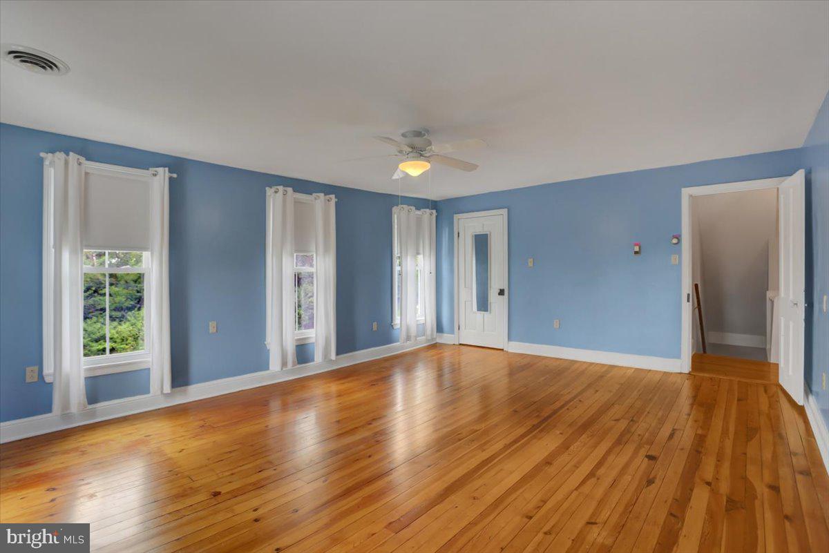 14322 St Paul Road Clear Spring, MD 21722 - Photo 26 of 55 beaming wood floors