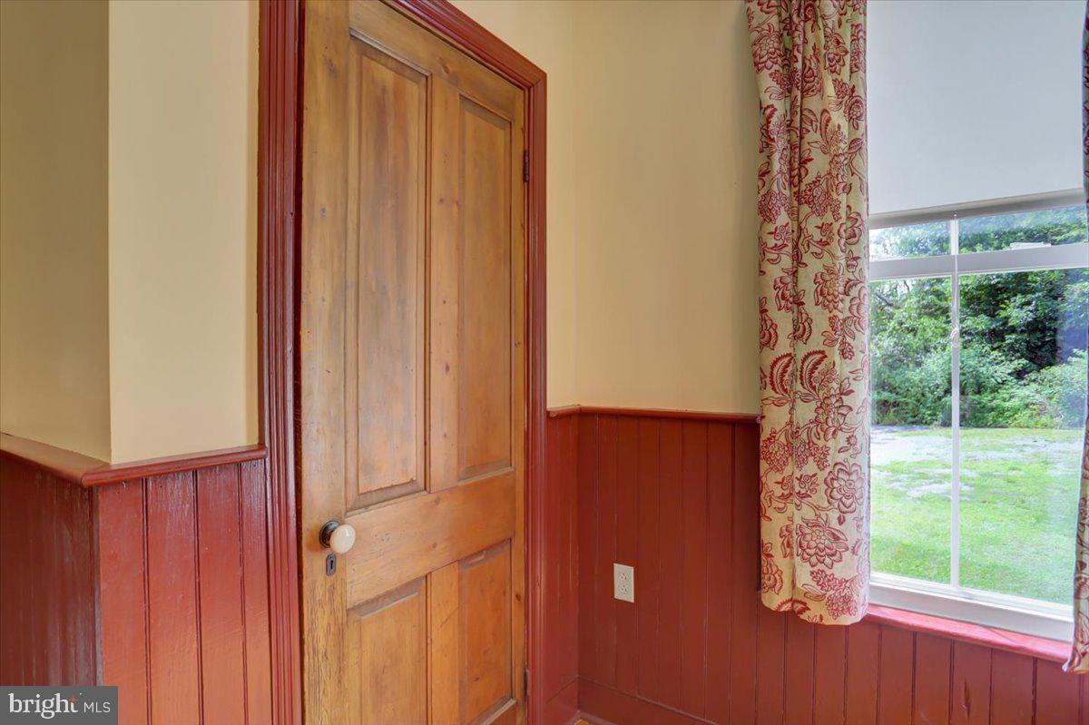 14322 St Paul Road Clear Spring, MD 21722 - Photo 9 of 55 Coat Closet