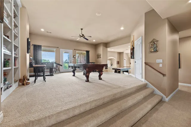 a view of entryway with workspace