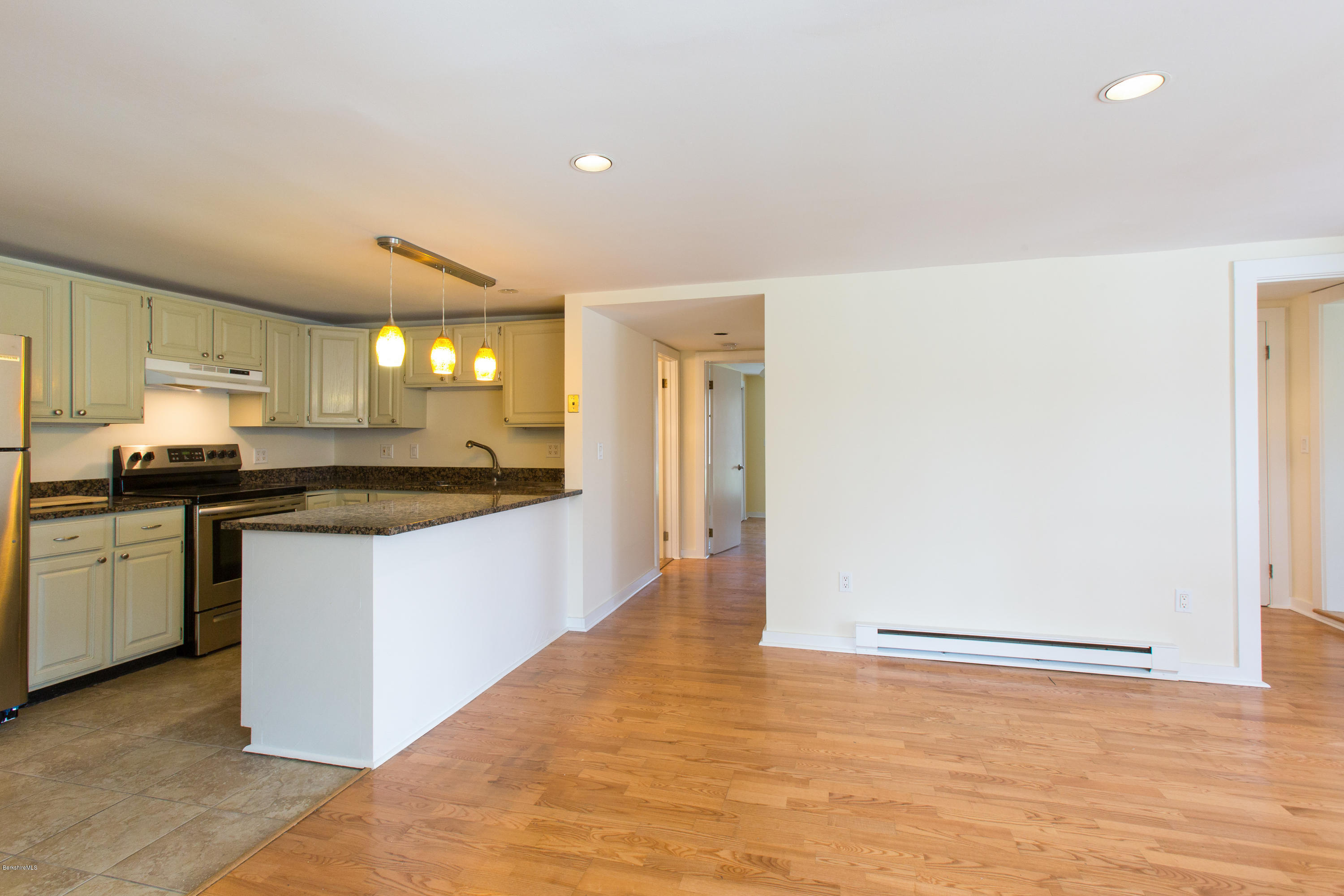 2 Wallace Road, Unit 1E Stockbridge, MA 01262 - Photo 8 of 22 Dining / Entry / Kitchen