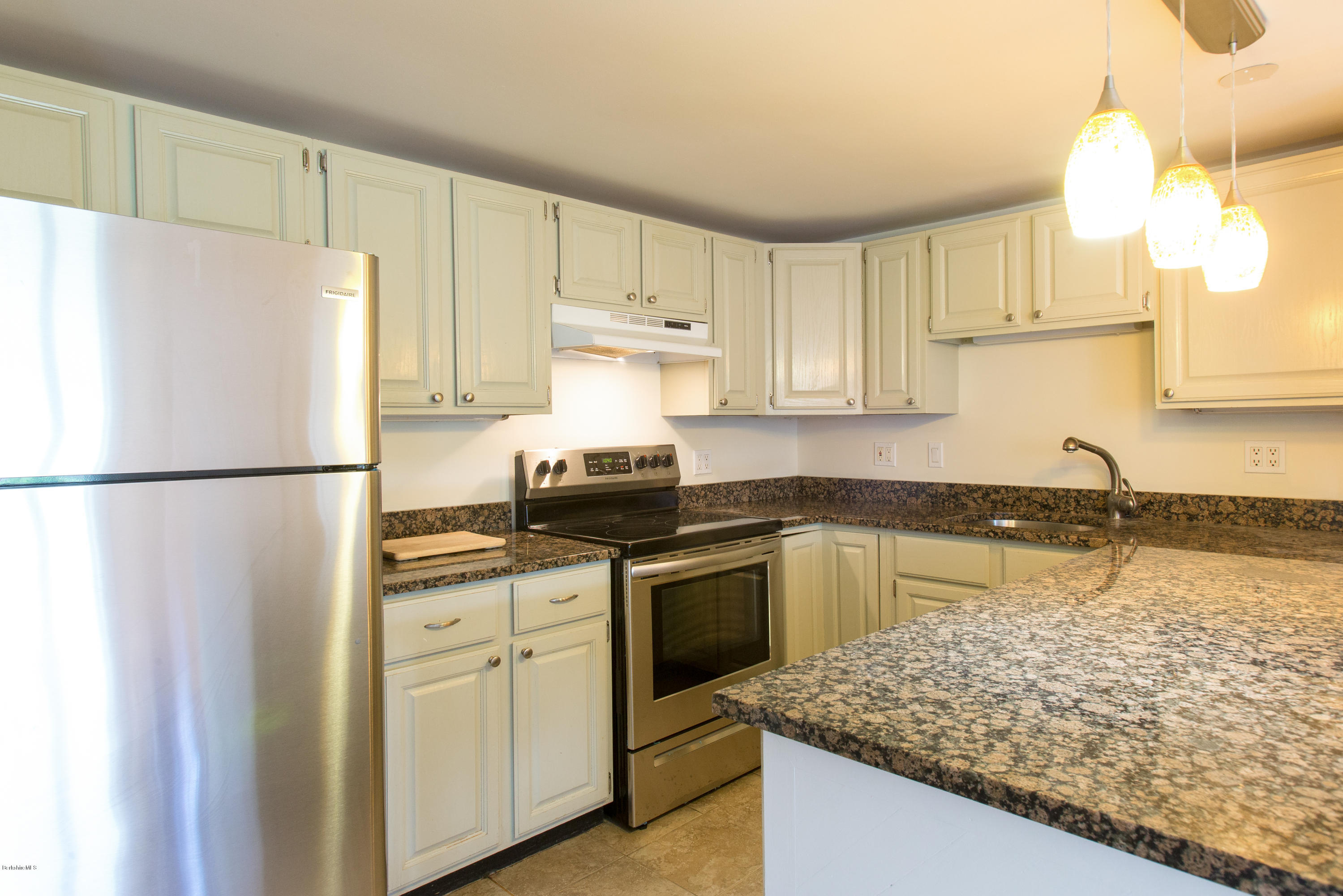 2 Wallace Road, Unit 1E Stockbridge, MA 01262 - Photo 9 of 22 Kitchen