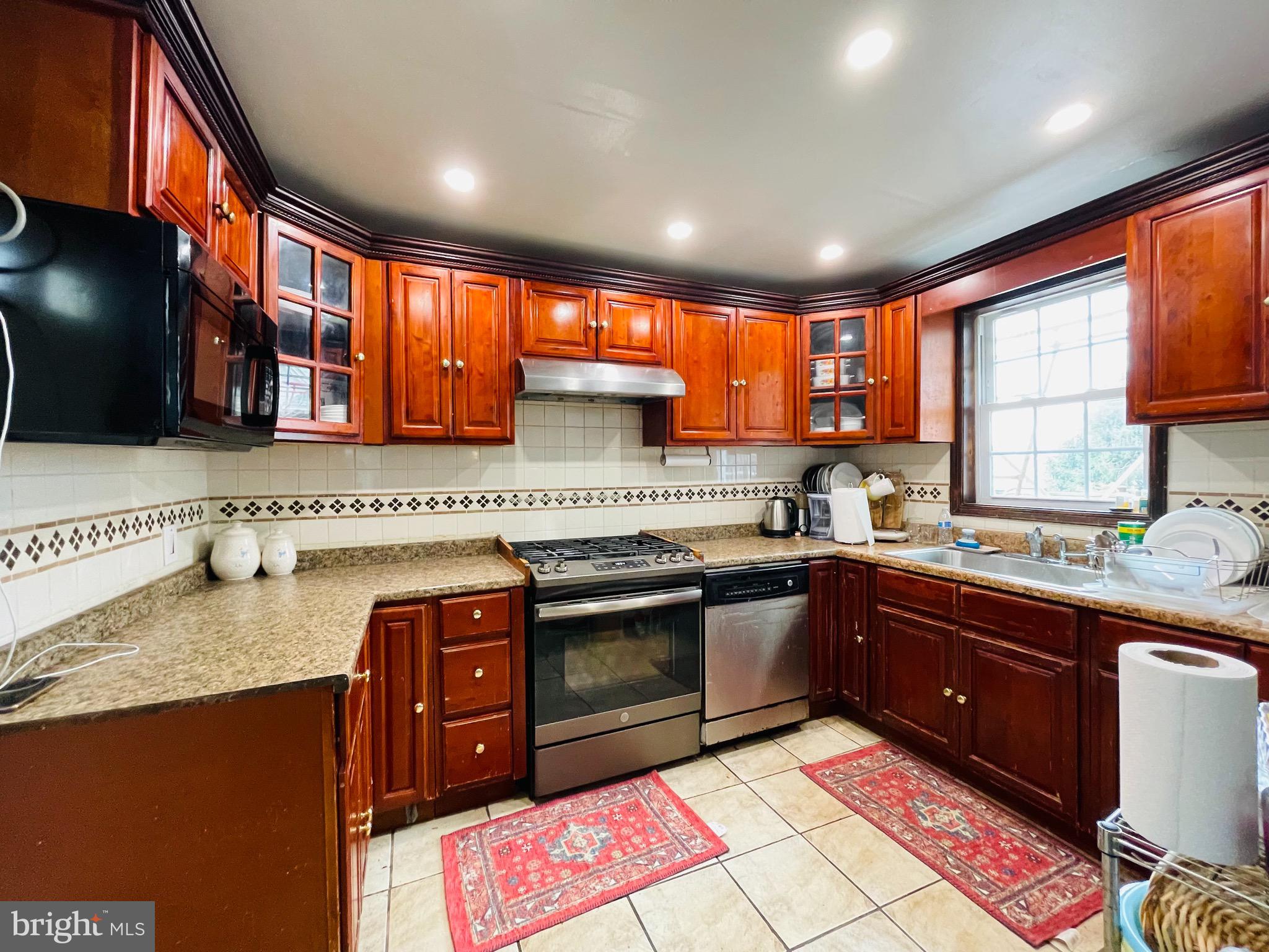 9 Englewood Road Upper Darby, PA 19082 - Photo 13 of 40 Kitchen