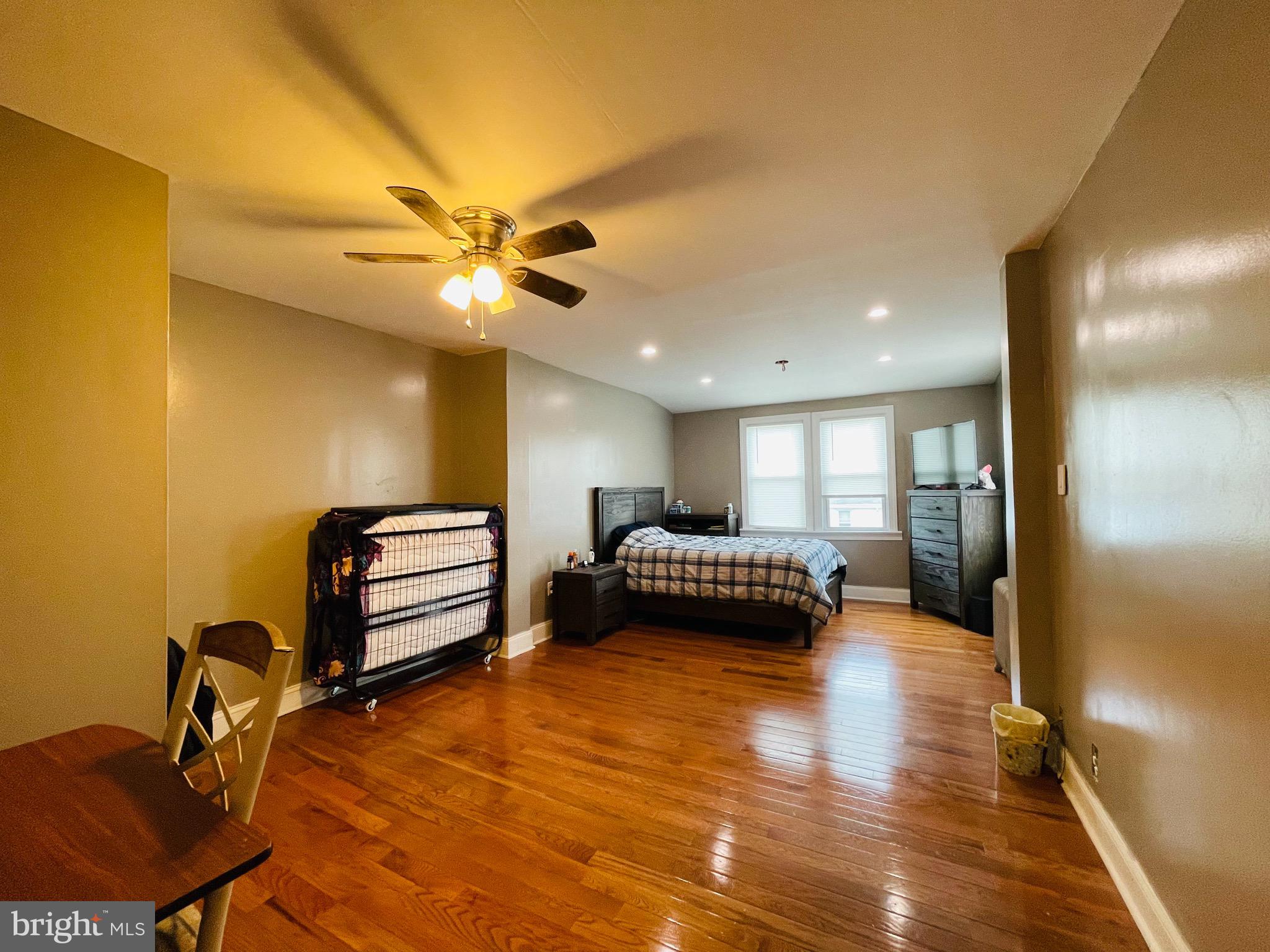 9 Englewood Road Upper Darby, PA 19082 - Photo 19 of 40 Room1