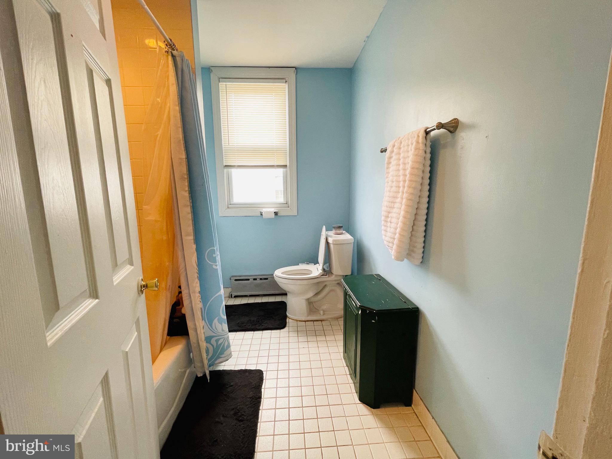 9 Englewood Road Upper Darby, PA 19082 - Photo 24 of 40 2nd floor Full bath
