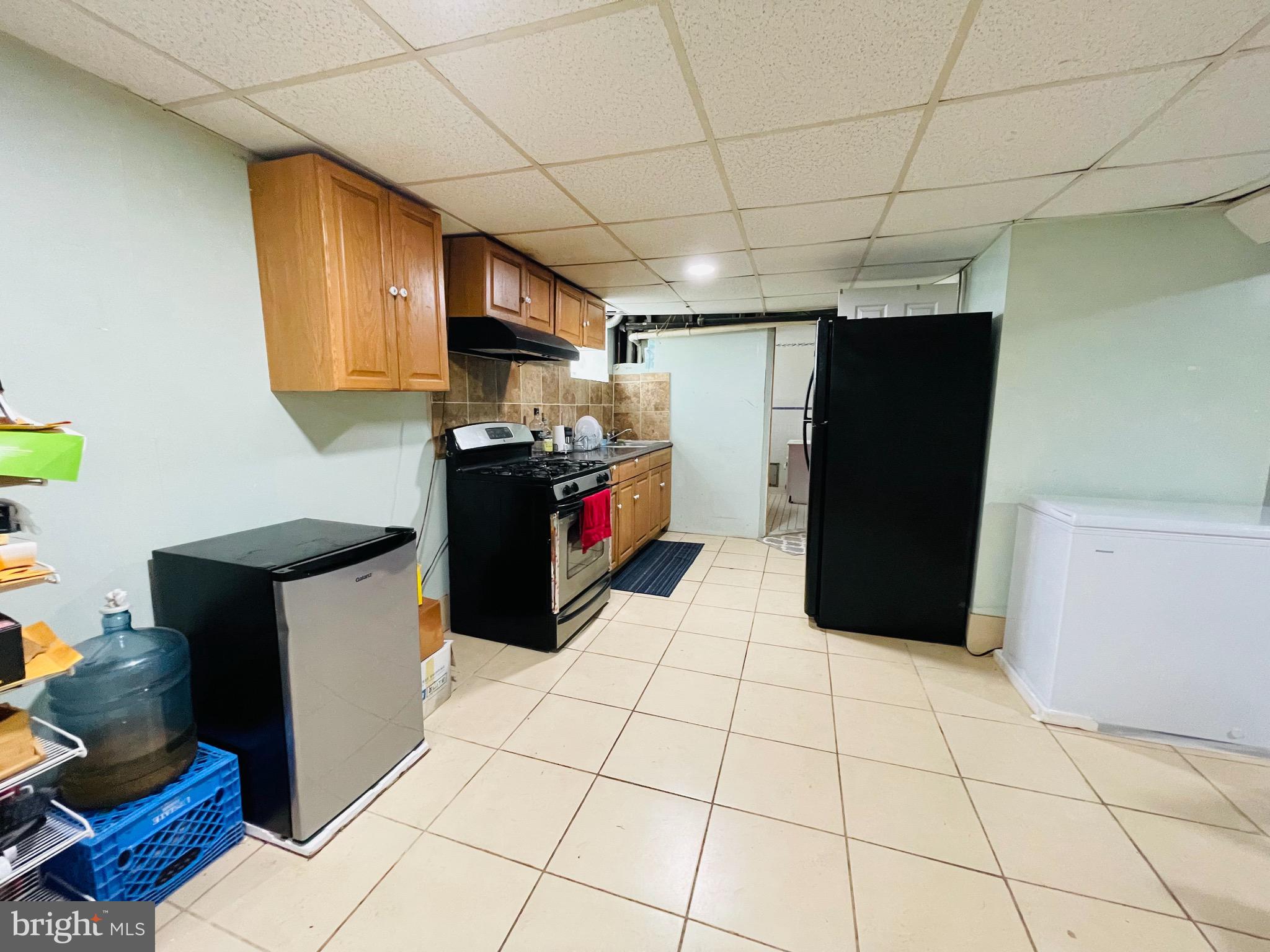 9 Englewood Road Upper Darby, PA 19082 - Photo 35 of 40 Basement Kitchen