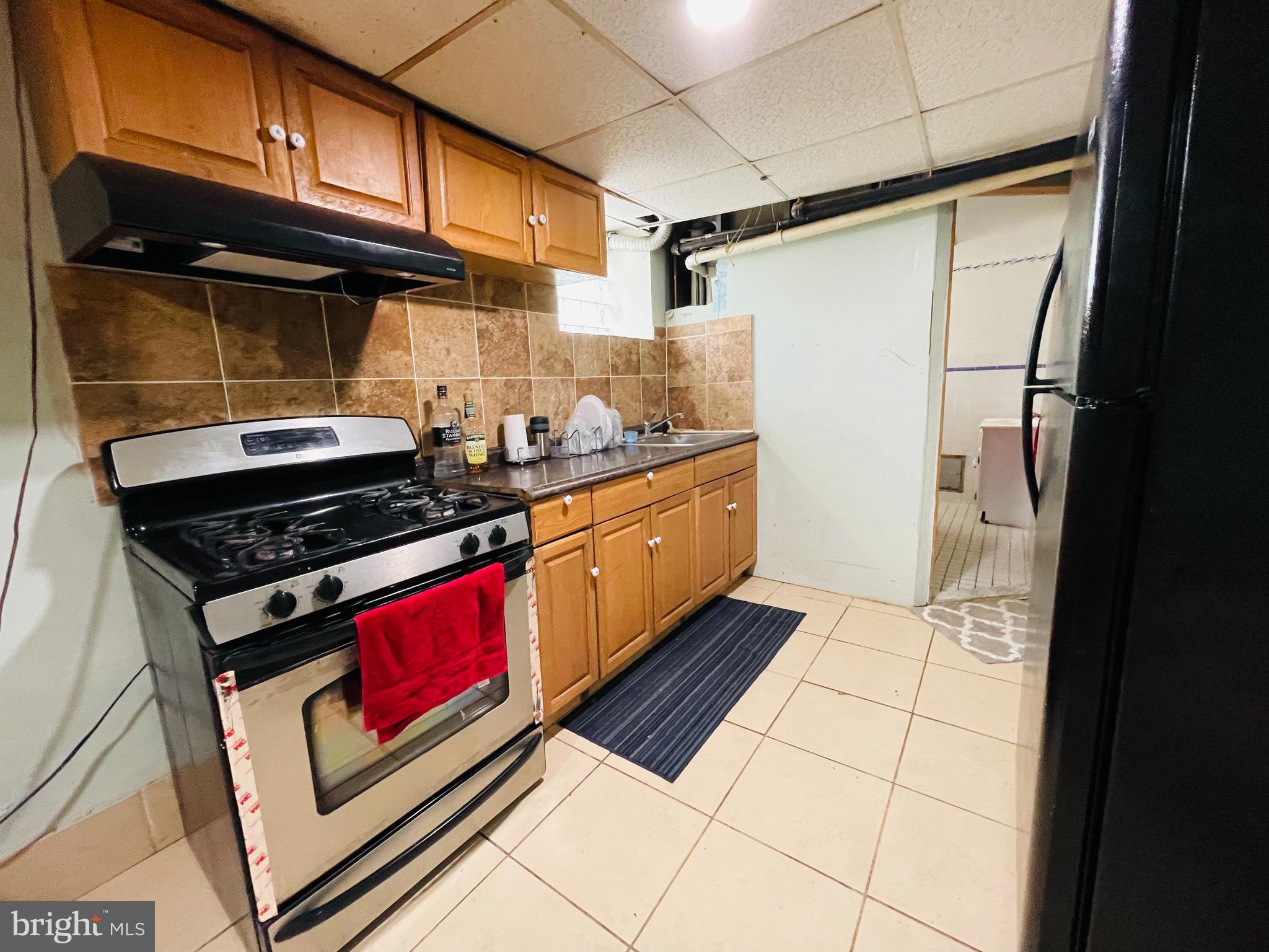 9 Englewood Road Upper Darby, PA 19082 - Photo 36 of 40 Basement Kitchen
