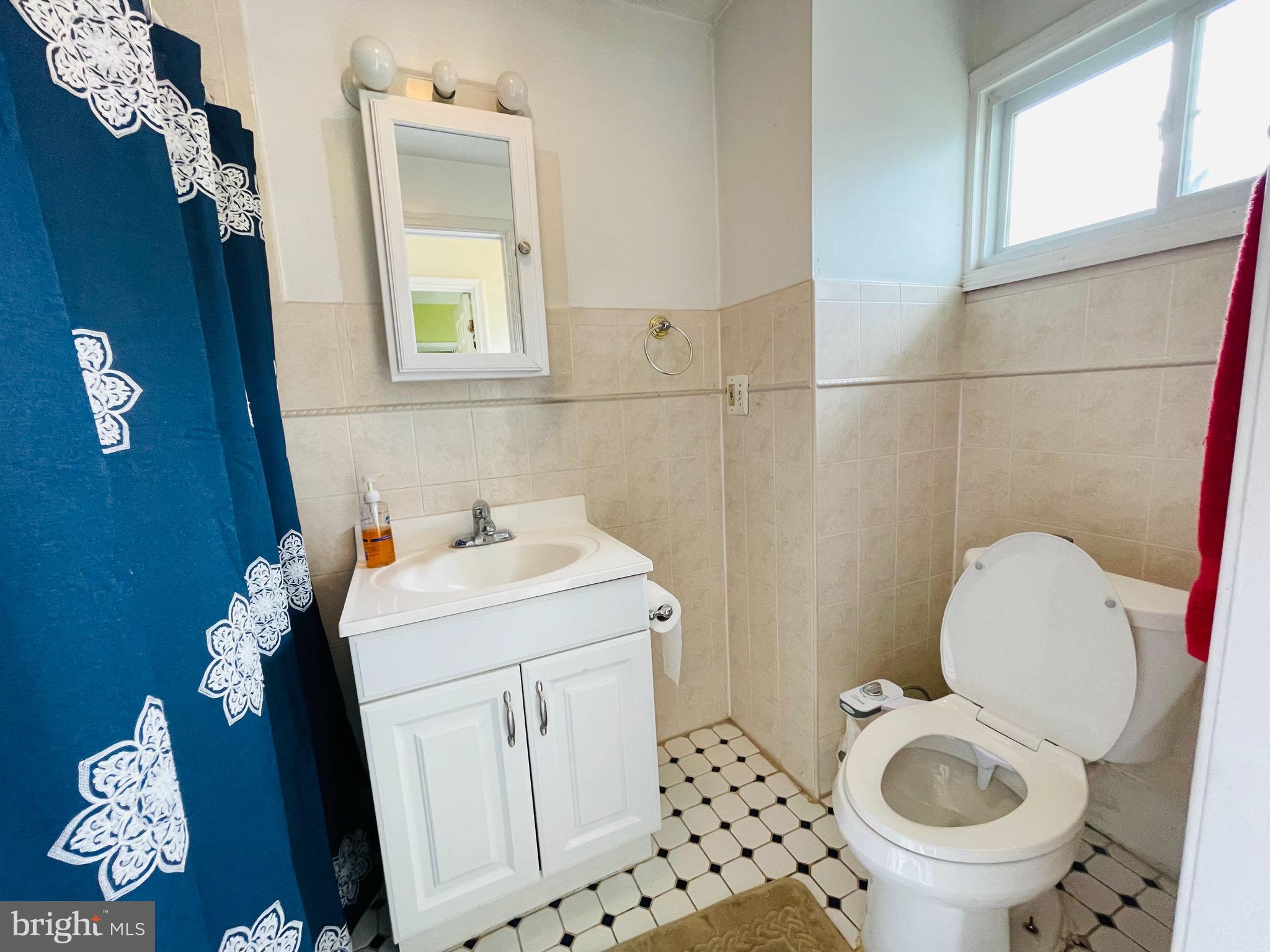 9 Englewood Road Upper Darby, PA 19082 - Photo 7 of 40 First Floor Full Bath