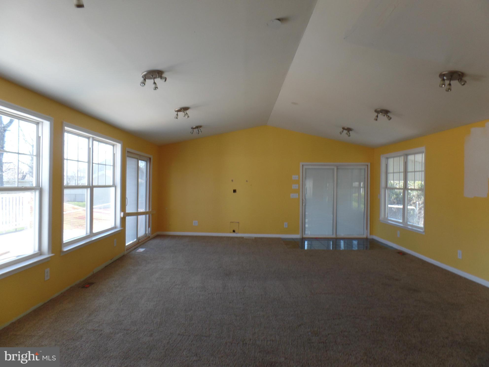 1452 Kent Road Essex, MD 21221 - Photo 2 of 21 Living Room