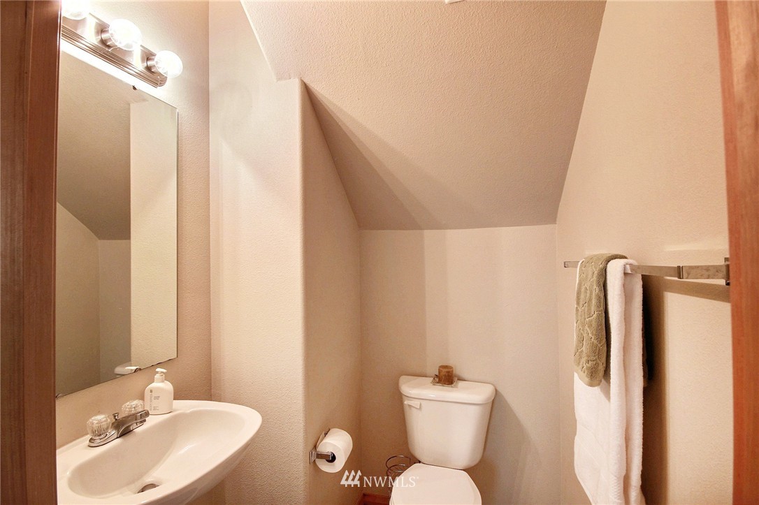 5204 Northeast 5th Place Renton, WA 98059 - Photo 14 of 20