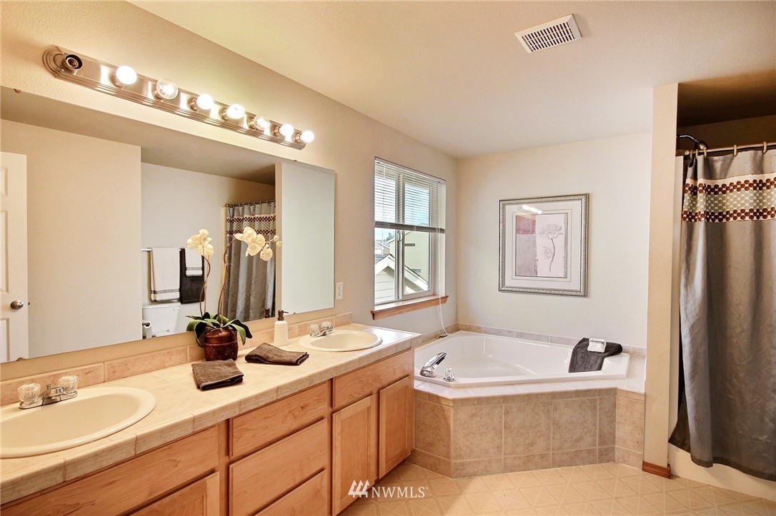 5204 Northeast 5th Place Renton, WA 98059 - Photo 17 of 20
