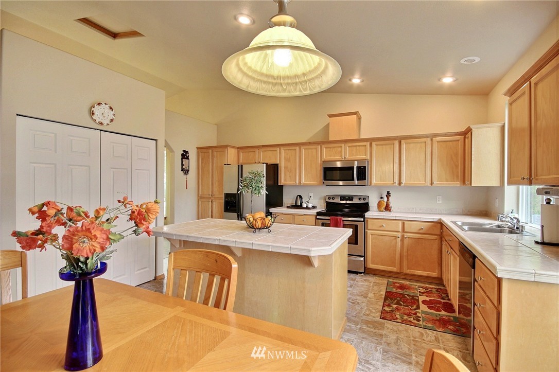 5204 Northeast 5th Place Renton, WA 98059 - Photo 8 of 20