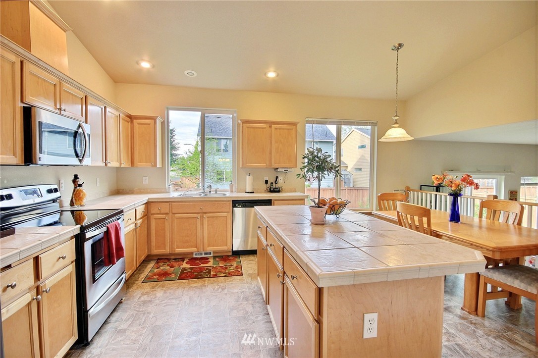 5204 Northeast 5th Place Renton, WA 98059 - Photo 10 of 20