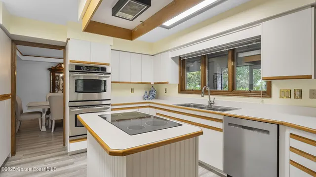 a kitchen that has a sink and a refrigerator