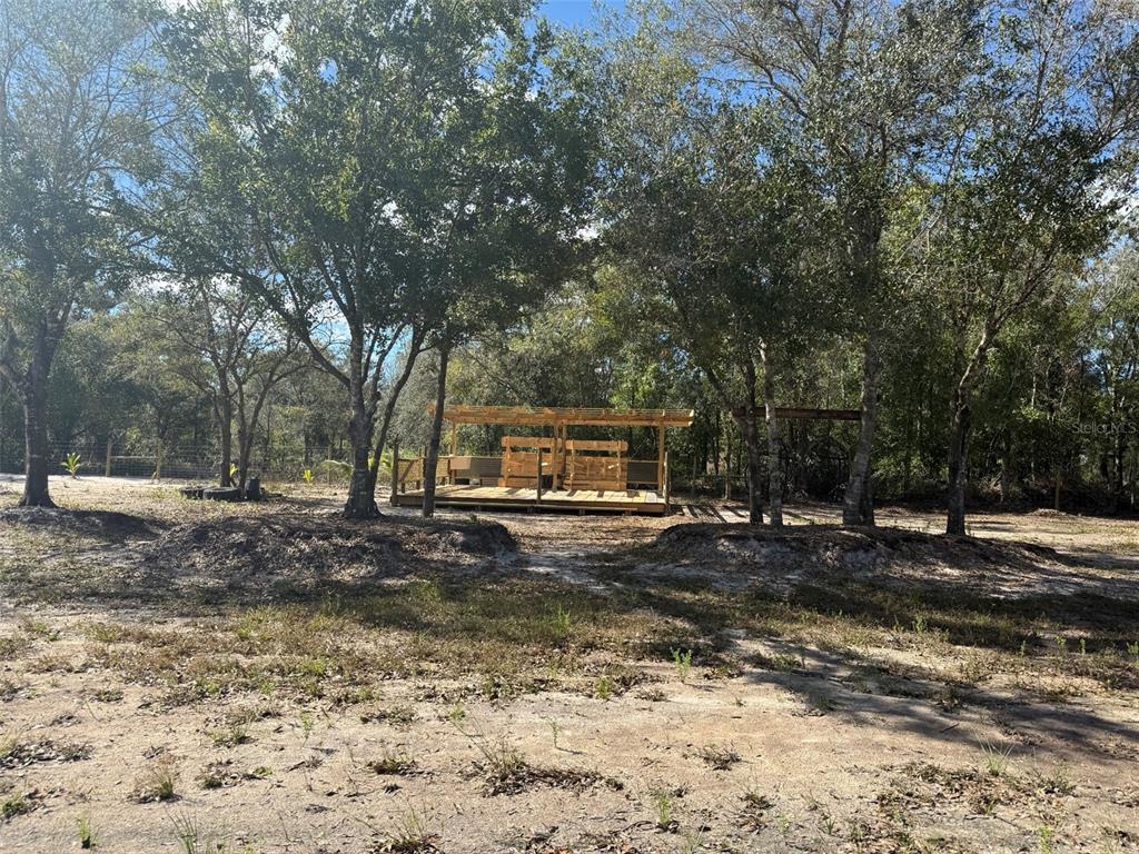 17618 Northwest 286th Street Okeechobee, FL 34972 - Photo 4 of 18 a view of a backyard with large trees