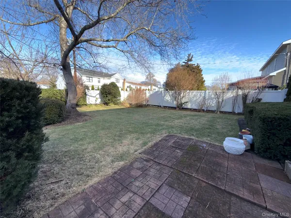 $4,700 | 15 Sherry Lane, Hauppauge, NY 11788