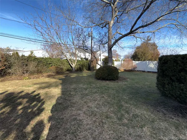 $4,700 | 15 Sherry Lane, Hauppauge, NY 11788