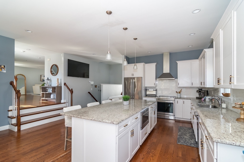 9 Shore Road Natick, MA 01760 - Photo 5 of 29