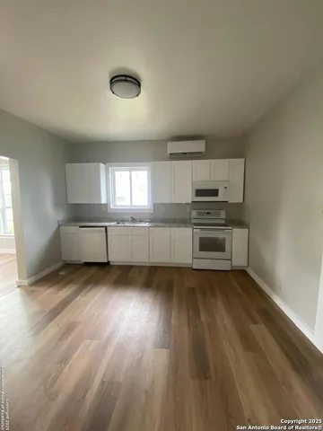 $1,450 | 143 East Baylor Street, San Antonio, TX 78204