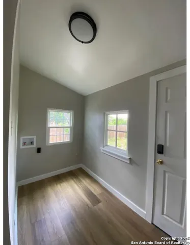 $1,450 | 143 East Baylor Street, San Antonio, TX 78204