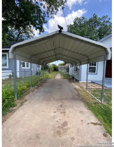 $1,450 | 143 East Baylor Street, San Antonio, TX 78204