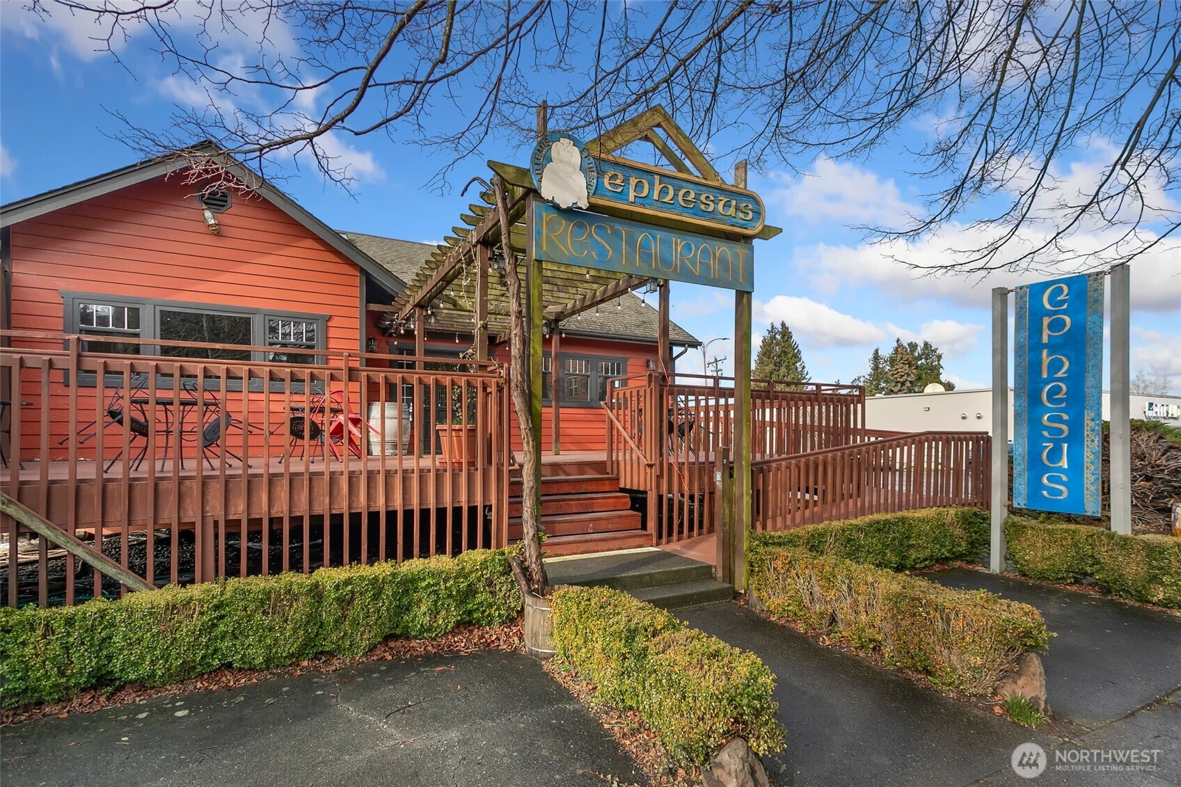 5430 California Avenue Southwest, Unit 3A Seattle, WA 98136 - Photo 31 of 32 a view of a house with a wooden fence