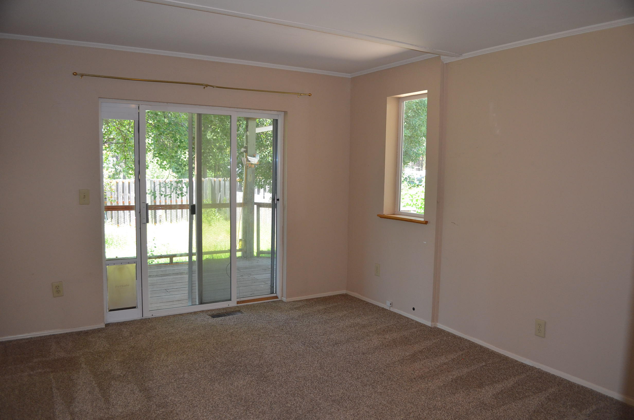137008 Main Street Crescent, OR 97733 - Photo 27 of 50 an empty room with windows