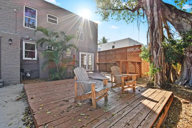 a view of a yard with plants and trees