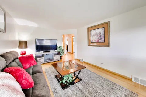 $265,000 | 1118 Bohland Avenue, Bellwood, IL 60104