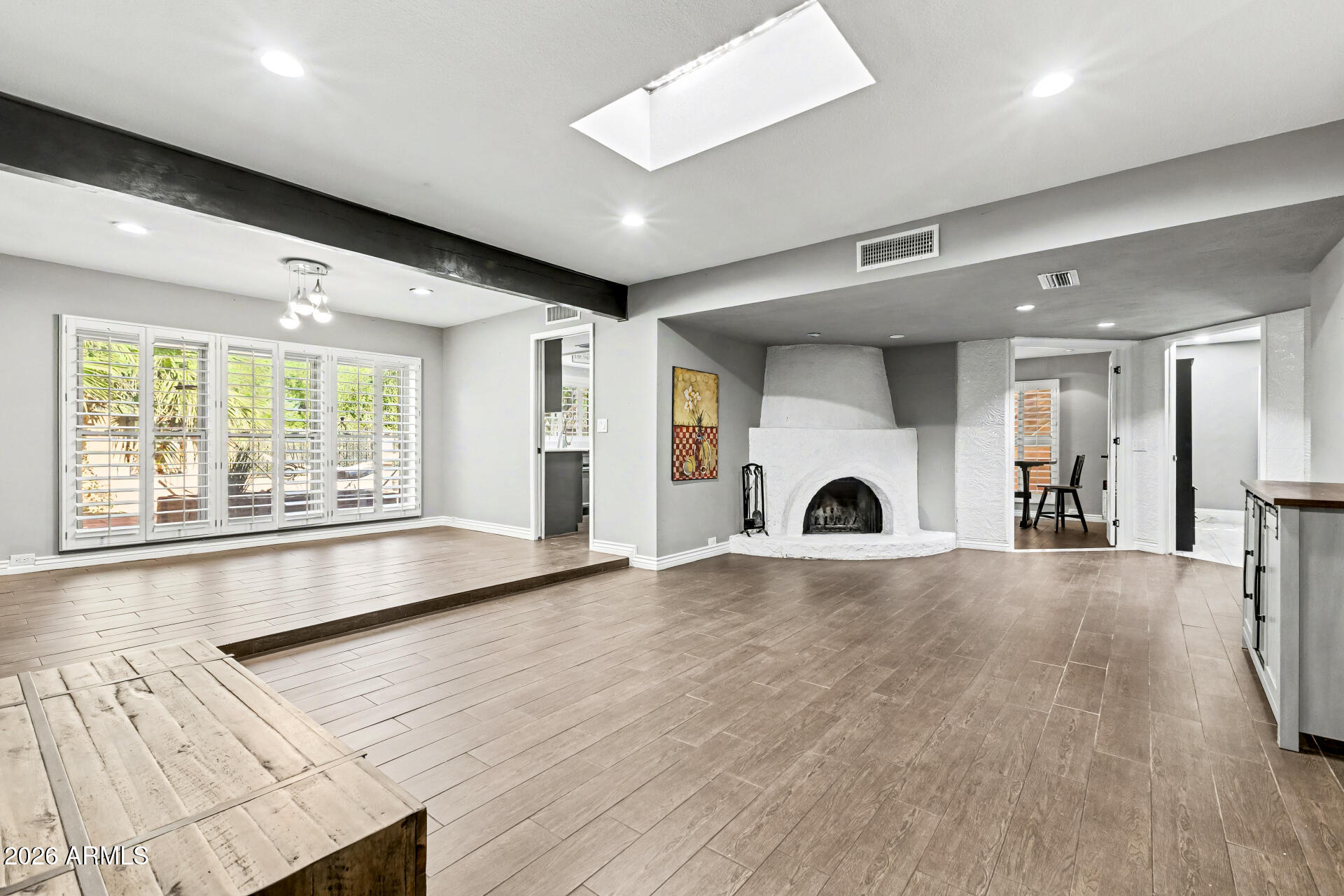 10449 North 9th Street Phoenix, AZ 85020 - Photo 10 of 40 Living Room