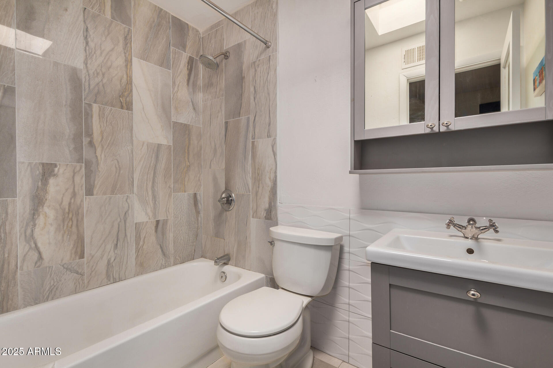 10449 North 9th Street Phoenix, AZ 85020 - Photo 25 of 40 Bathroom 2