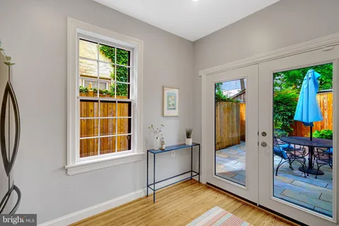 $925,000 | 707 10th Street Southeast, Washington, DC 20003