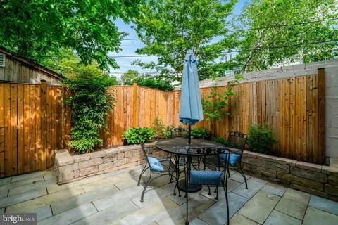 $925,000 | 707 10th Street Southeast, Washington, DC 20003