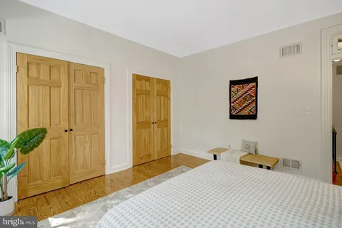 $925,000 | 707 10th Street Southeast, Washington, DC 20003